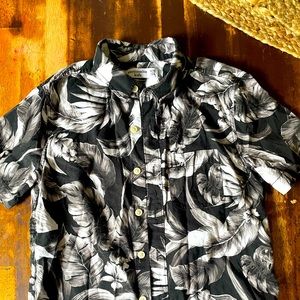 Black Hawaiian shirt